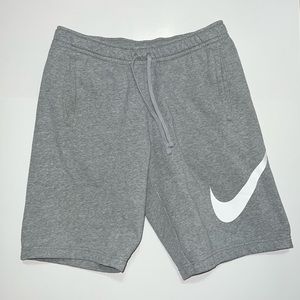Men’s Medium Nike Sportswear Gray Club Shorts